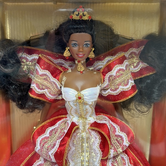 Happy Holidays Barbie - Picture 2 of 9